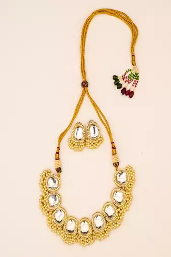 KUNDAN ELITE EARRINGS ND TIKA WITH NECKLESS FOR FESTIVE