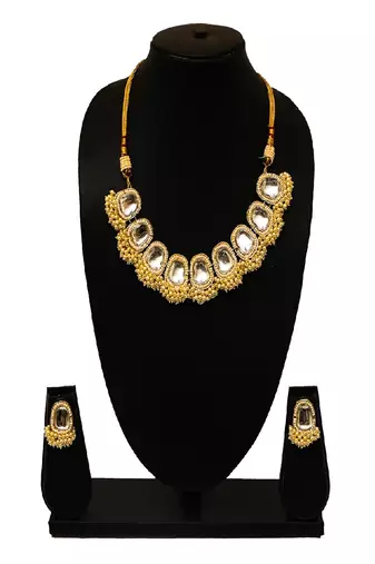 KUNDAN ELITE EARRINGS ND TIKA WITH NECKLESS FOR FESTIVE