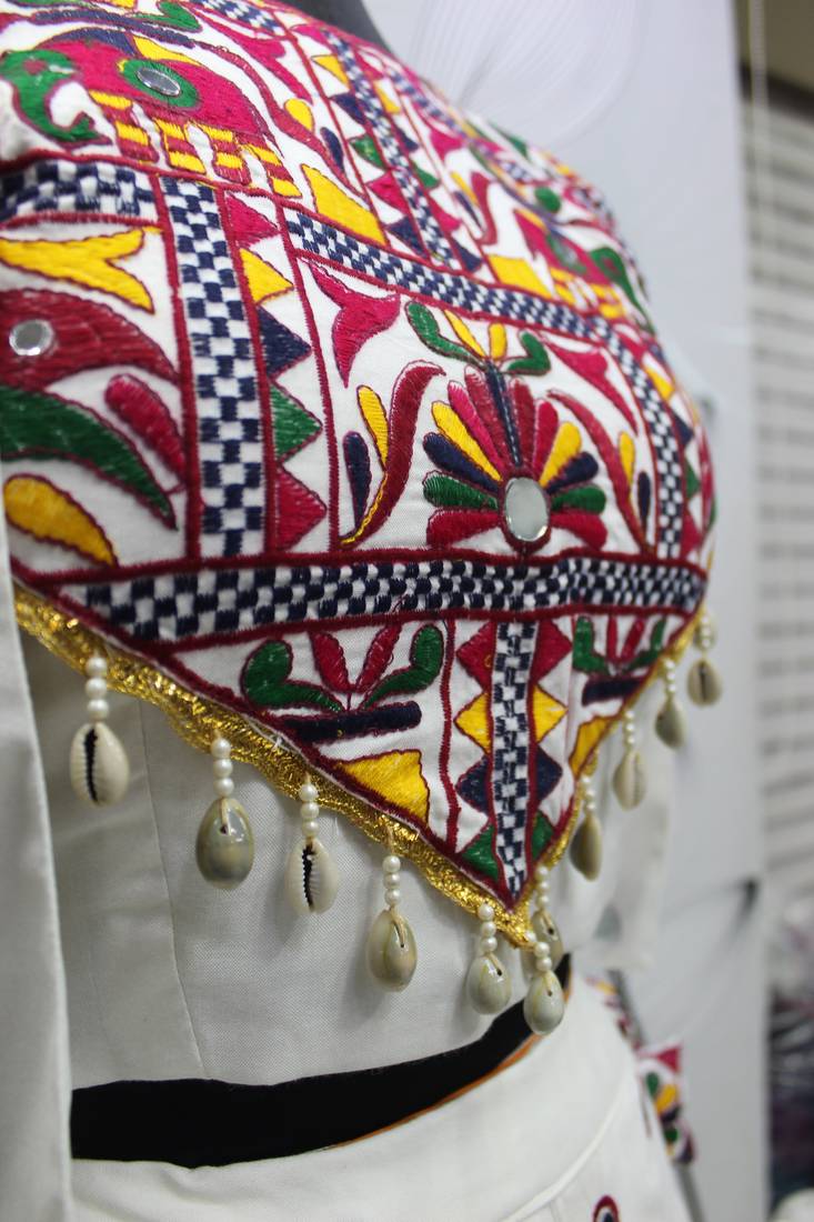 WHITE THREAD EMBROIDERED WITH MIRROR VISCOSE RAYON TRADITIONAL NAVRATRI FESTIVAL STITCHED LEHENGA CHOLI KOTI/SHRUG