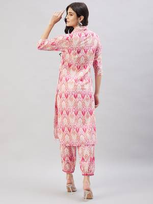 Winered woman pink geometric print collared neck embroidered pathani kurta set 4