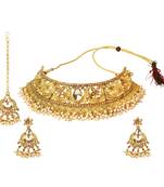Traditional golden stone jewellery set with gajra border by leshya