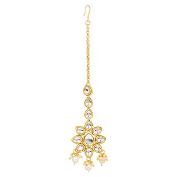 Bridal 3 line kundan necklace with beaded border and earring maang tikka by leshya 3
