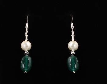 Semi precious onyx stone with pearls 3