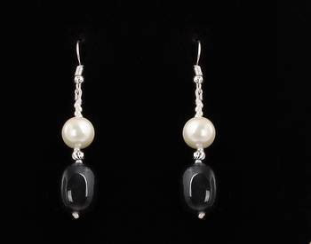 Semi precious onyx stone with pearls 2