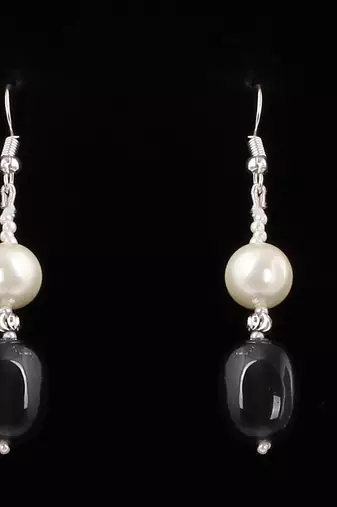 Semi precious onyx stone with pearls