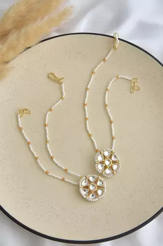 White gold tone kundan and pearl anklet