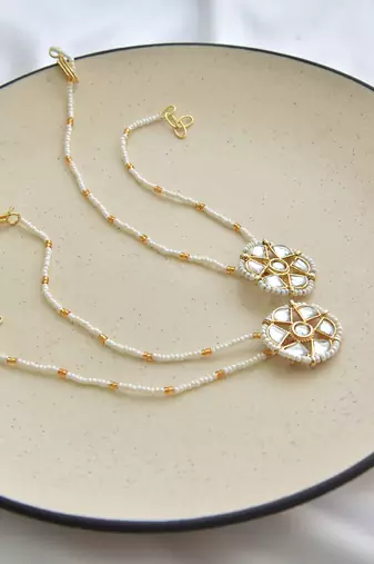 White gold tone kundan and pearl anklet