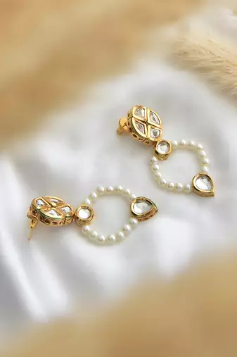 White gold tone kundan and pearl dangler earrings