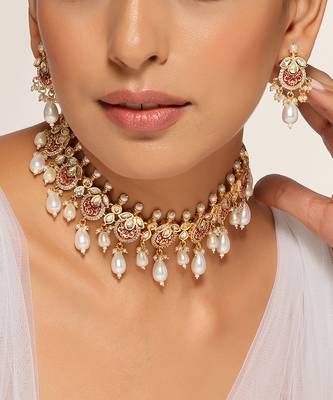 Red gold tone kundan and pearls choker necklace set 3