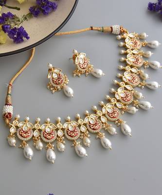 Red gold tone kundan and pearls choker necklace set 4
