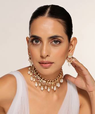 Red gold tone kundan and pearls choker necklace set 5