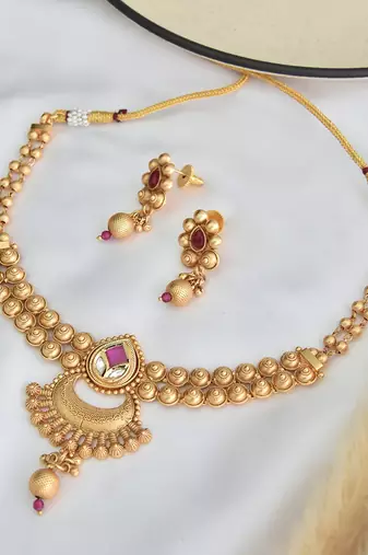 Red gold tone temple necklace set
