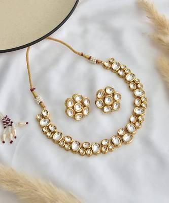 Gold tone kundan choker set 2