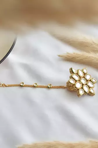 Gold tone kundan maang tikka