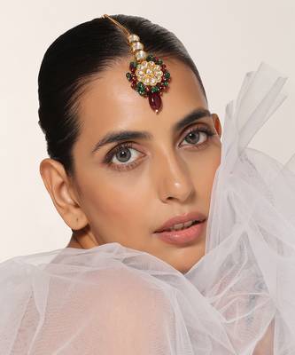 Red and green gold tone kundan maang tikka 1