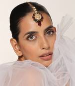 Red and green gold tone kundan maang tikka