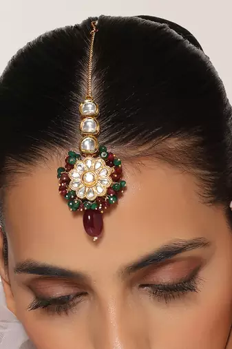 Red and green gold tone kundan maang tikka