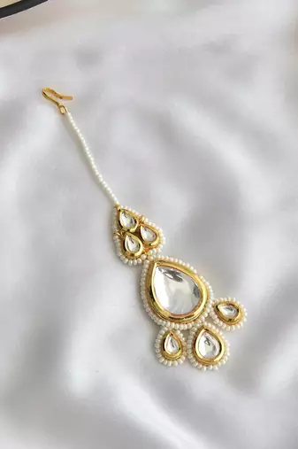 Gold tone polki maang tikka