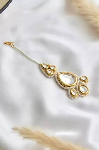 Gold tone polki maang tikka