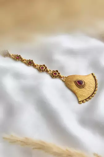 Red gold tone temple maang tikka