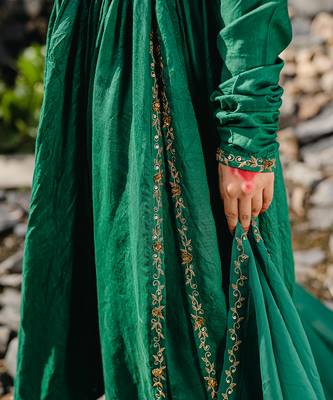 Emerald green embroidered anarkali set 5