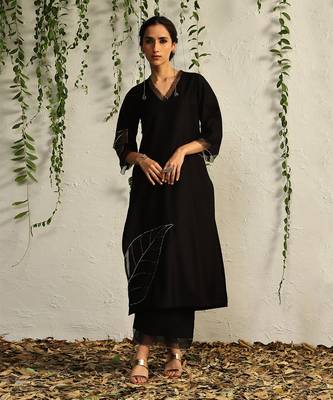 Black chanderi hand embroidered kurta set 2