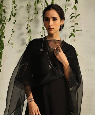 Black chanderi hand embroidered kurta set 5
