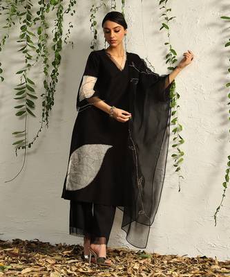 Black chanderi nakshi and zari kurta set 1