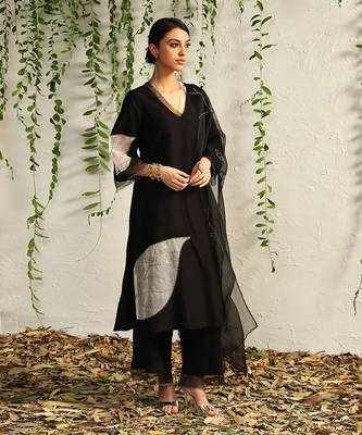 Black chanderi nakshi and zari kurta set 2