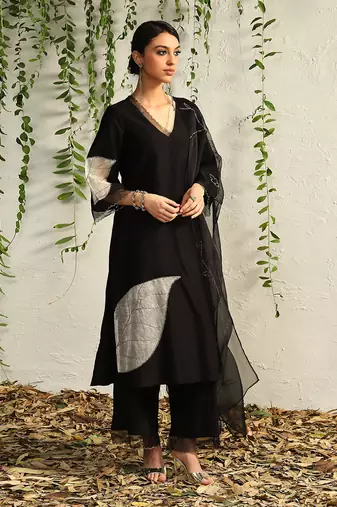 Black chanderi nakshi and zari kurta set