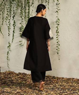 Black chanderi nakshi and zari kurta set 3