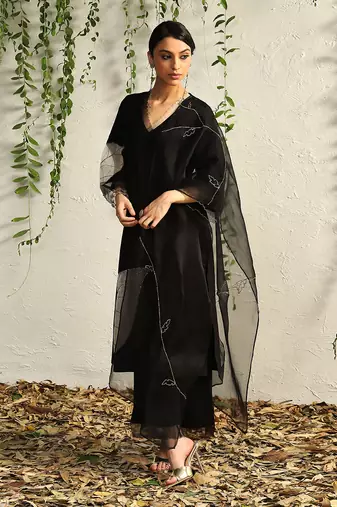 Black chanderi nakshi and zari kurta set