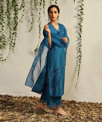 True blue chanderi nakshi and zari kurta set 4