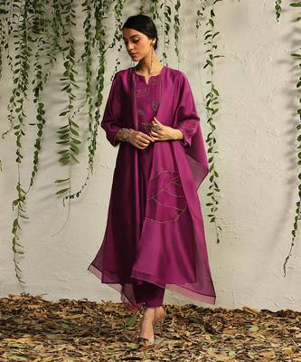 Pop pink chanderi nakshi and zari work kurta set 1