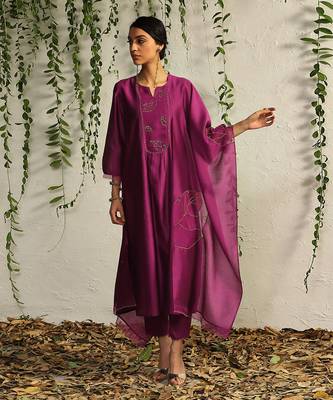 Pop pink chanderi nakshi and zari work kurta set 4