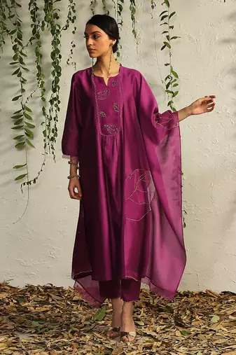 Pop pink chanderi nakshi and zari work kurta set