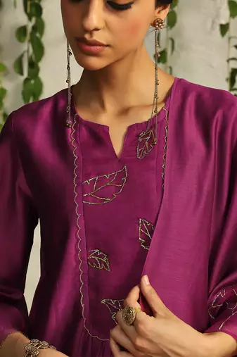 Pop pink chanderi nakshi and zari work kurta set