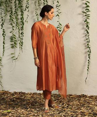 Spice orange chanderi nakshi and zari work kurta set 2