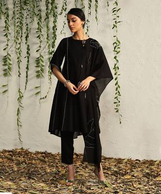 Black chanderi tie up kurta set 1