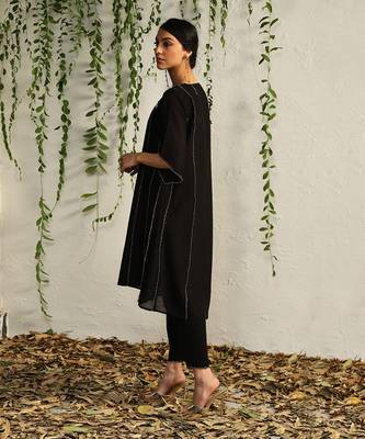 Black chanderi tie up kurta set 3