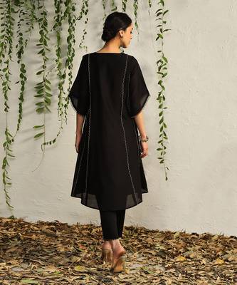 Black chanderi tie up kurta set 4