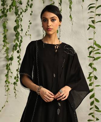 Black chanderi tie up kurta set 5