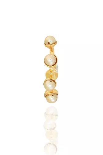 Honey gold old daisy earrings