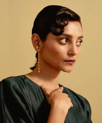 Gold in gunmetal midnight musk earrings 1
