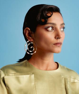 Gold classic merigold earring 1