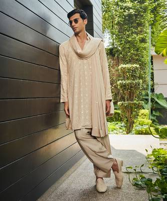 Beige udvah chikankari kurta set 1