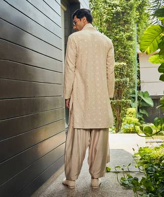 Beige udvah chikankari kurta set 3