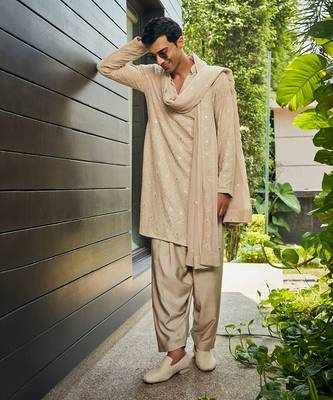 Beige udvah chikankari kurta set 5