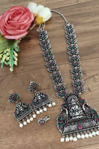 Goddess laxmi motif necklace set