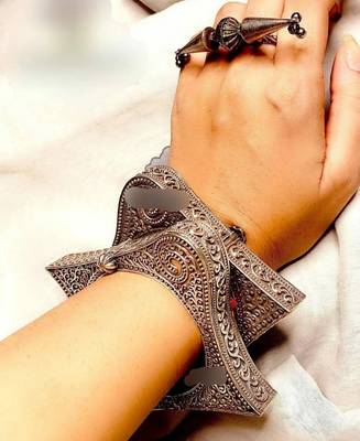 Antique Designer Square Kada 1